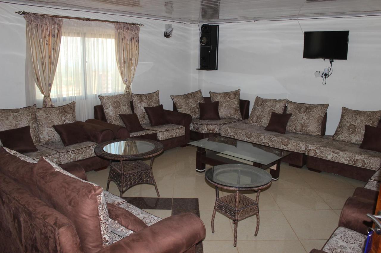Meru Paramount Екстер'єр фото